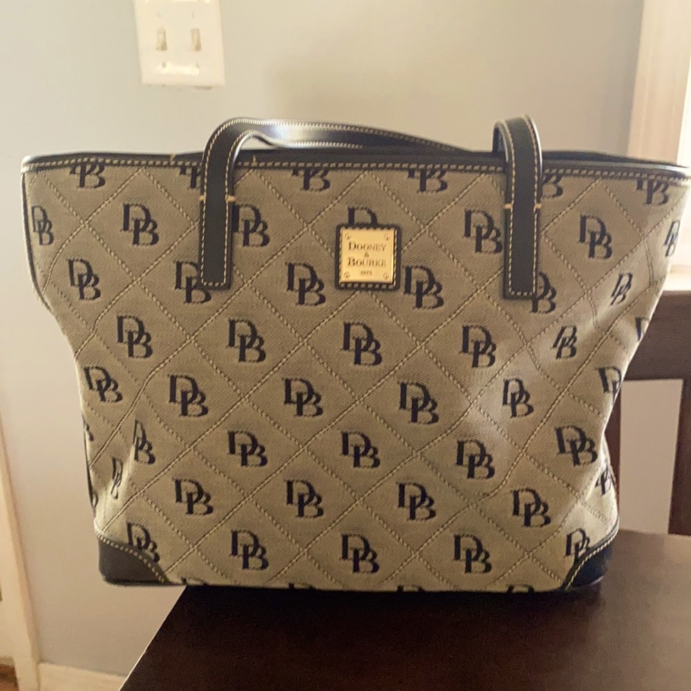 Dooney & Bourke Purse